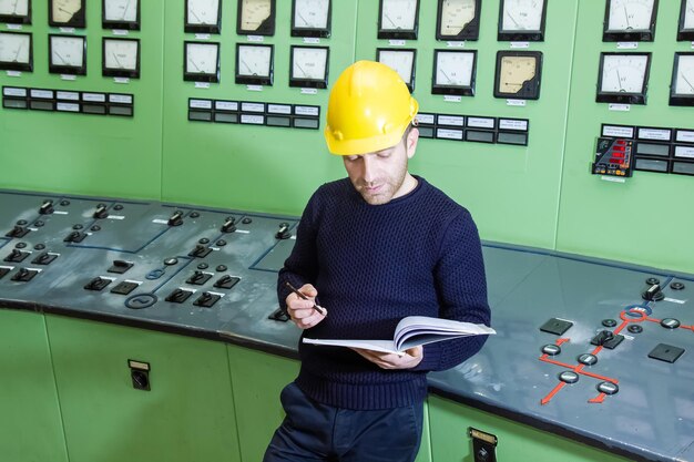 Jak zbudować własny magazyn energii elektrycznej w domu?